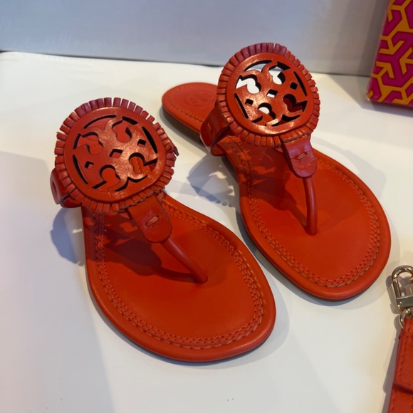 Spicy orange sandals and wristlet - Picture 3 of 5
